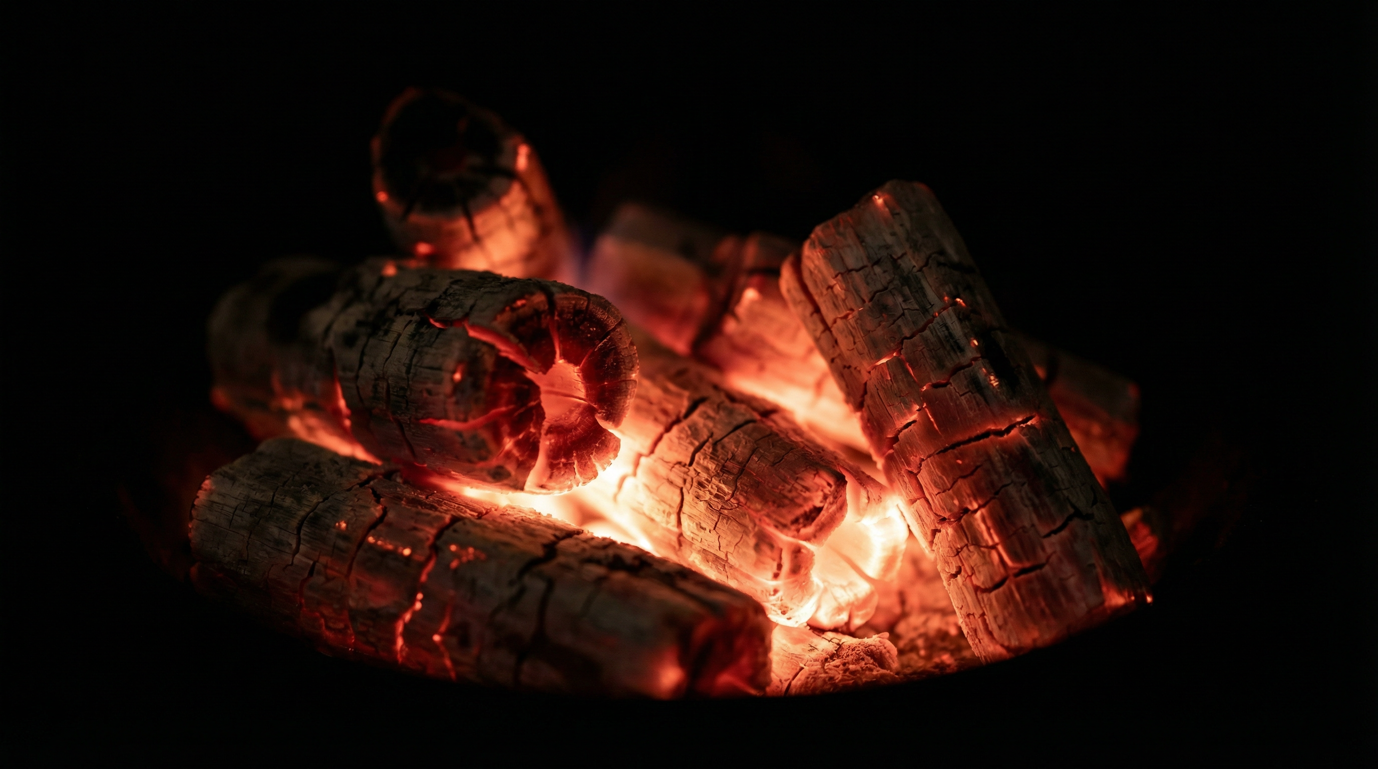 赤く美しく燃える備長炭